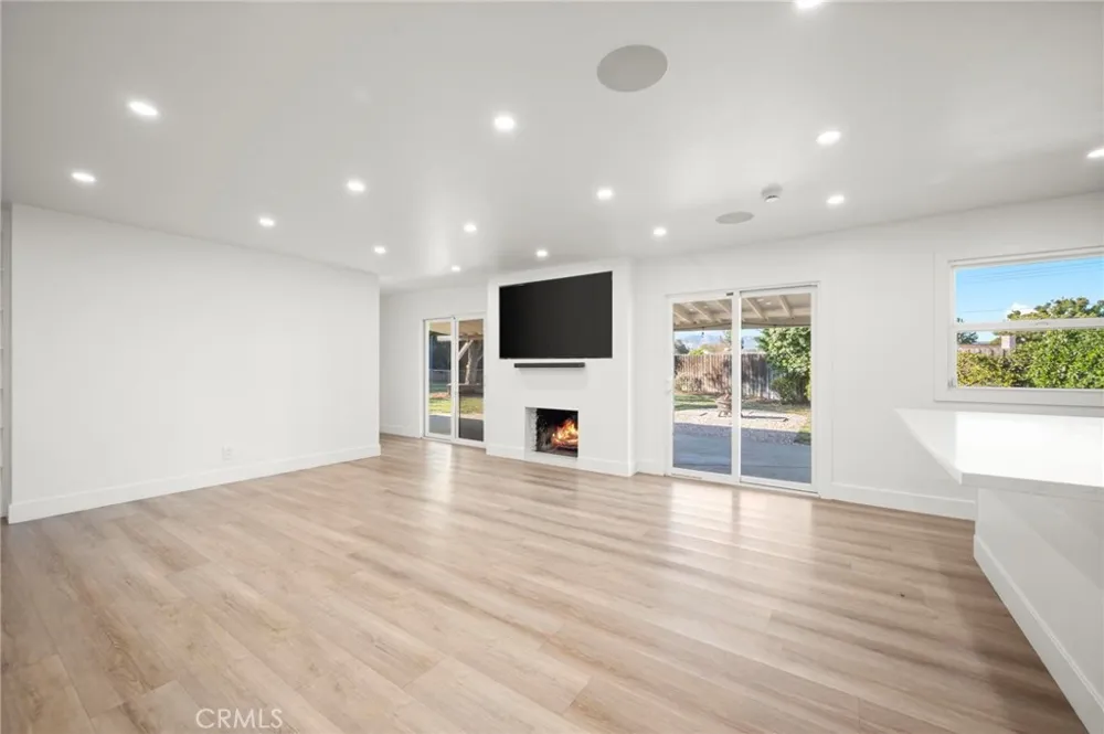 22923 Arminta Street West Hills, CA 91304