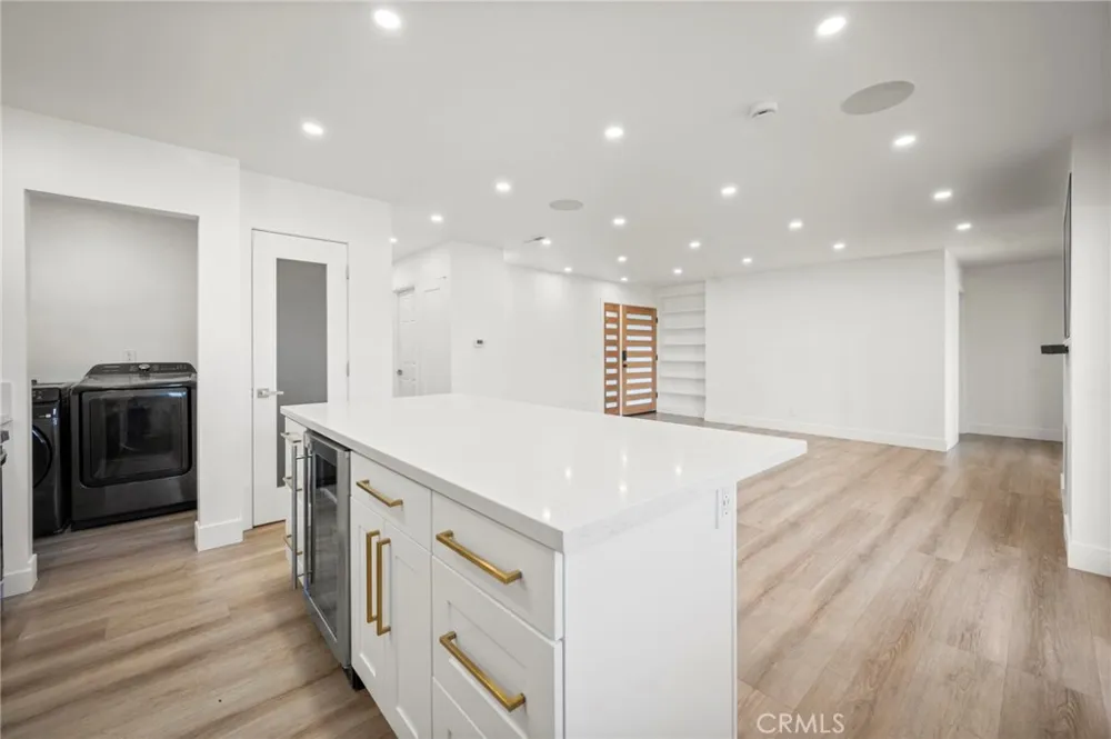 22923 Arminta Street West Hills, CA 91304