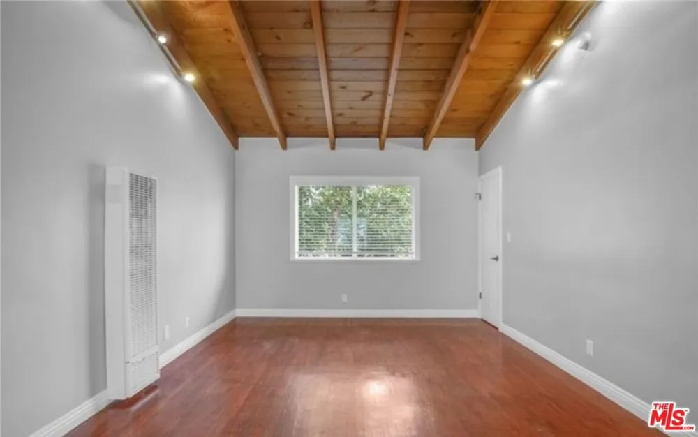 16144 W Sunset Boulevard #6 Pacific Palisades, CA 90272
