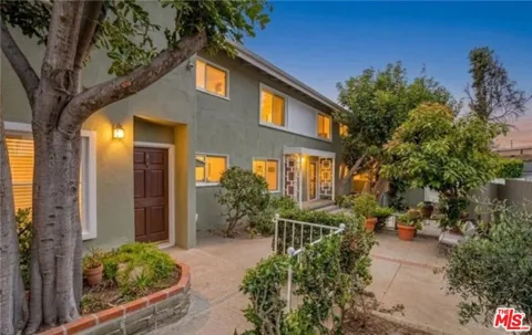 16144 W Sunset Boulevard #6