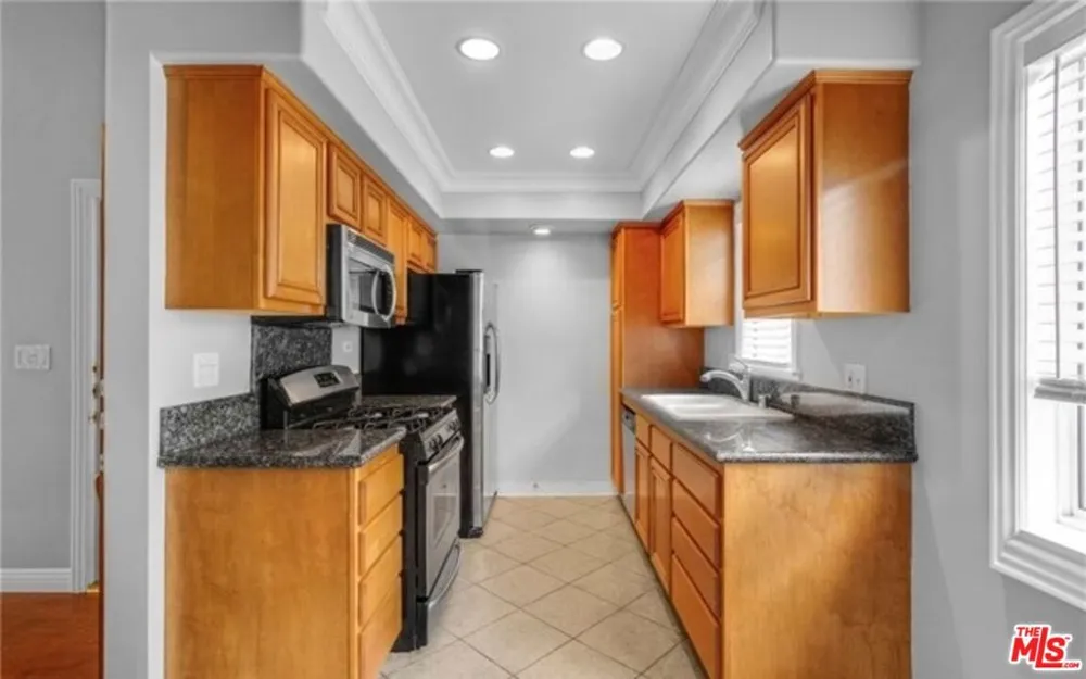 16144 W Sunset Boulevard #6 Pacific Palisades, CA 90272