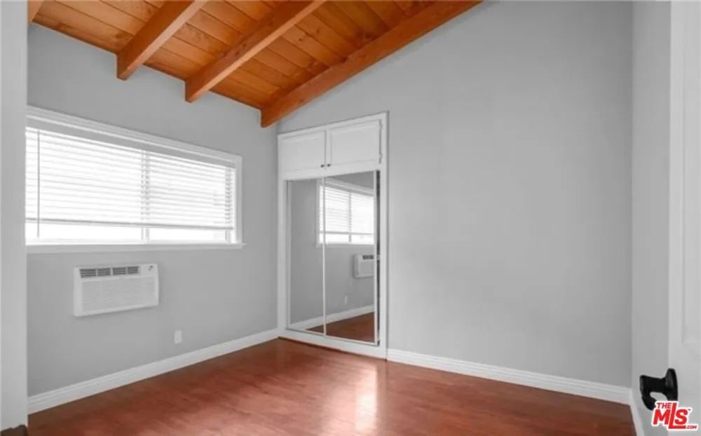 16144 W Sunset Boulevard #6 Pacific Palisades, CA 90272