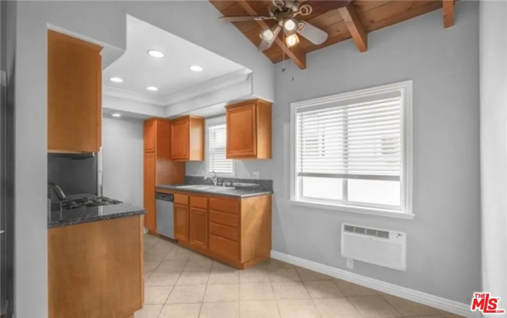 16144 W Sunset Boulevard #6 Pacific Palisades, CA 90272