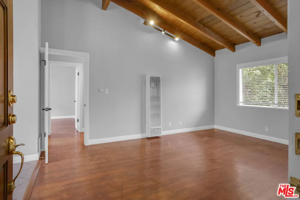 16144 W Sunset Boulevard #6 Pacific Palisades, CA 90272