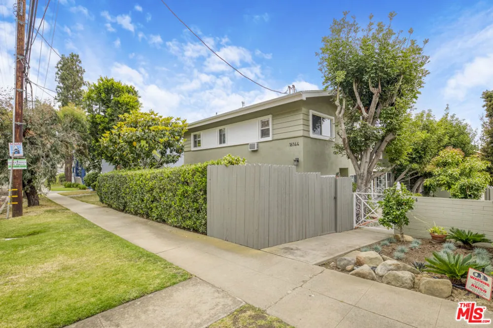 16144 W Sunset Boulevard #6 Pacific Palisades, CA 90272