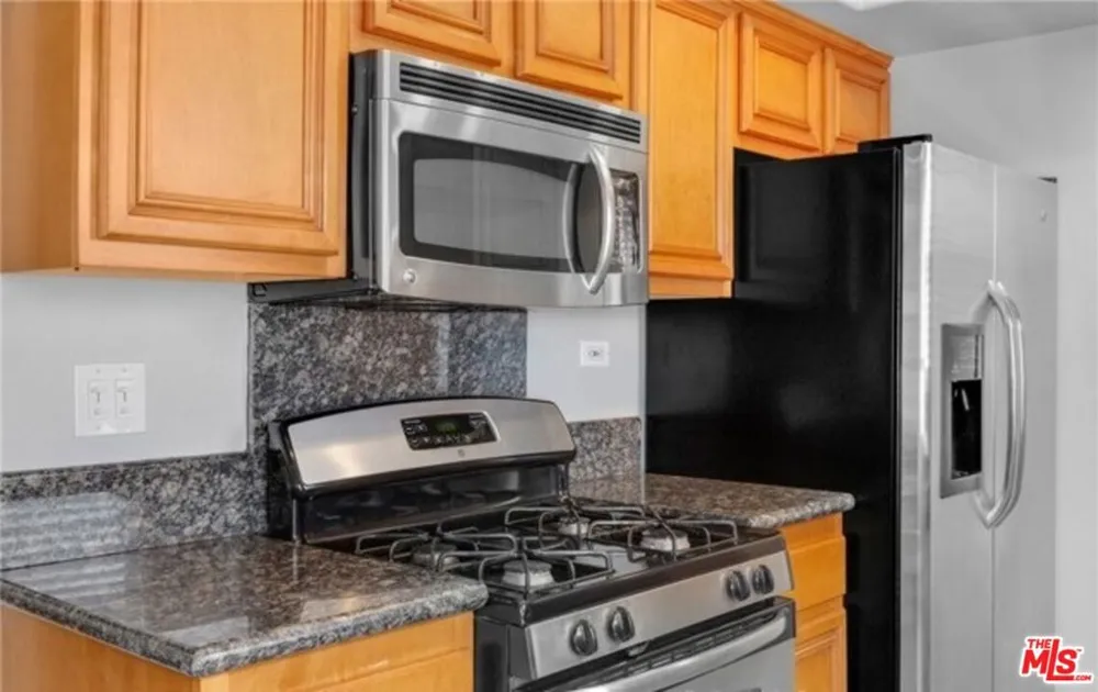 16144 W Sunset Boulevard #6 Pacific Palisades, CA 90272
