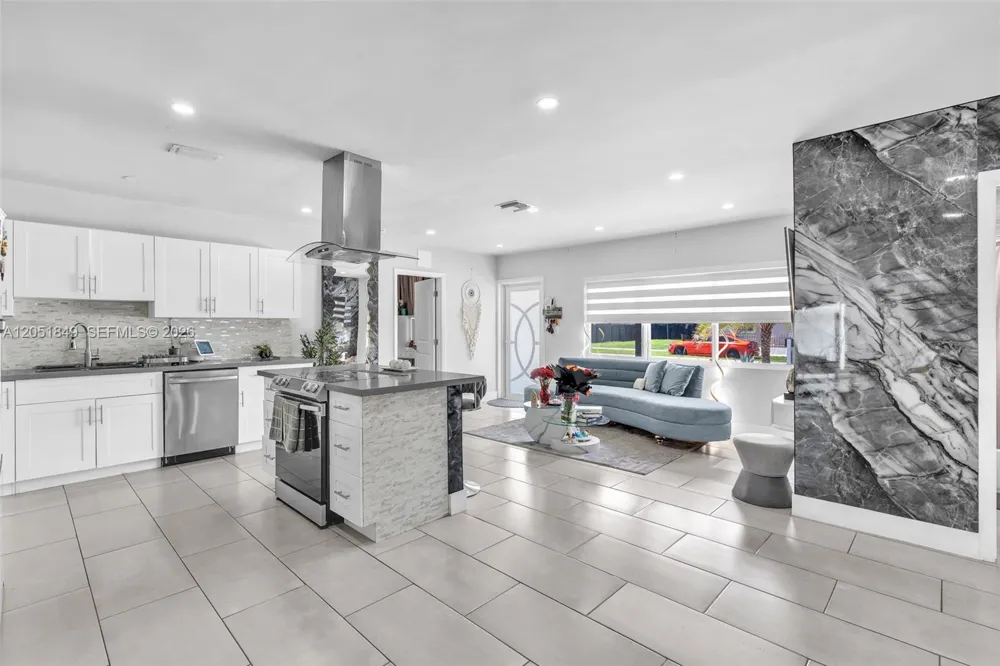 2830 NW 156th St Miami Gardens, FL 33054