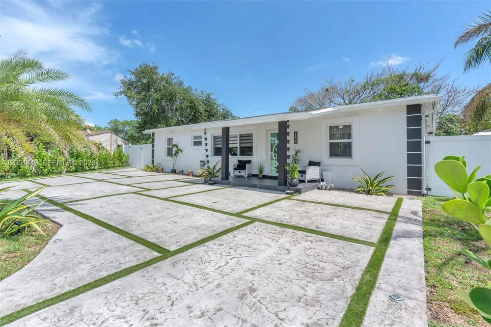 2830 NW 156th St Miami Gardens, FL 33054
