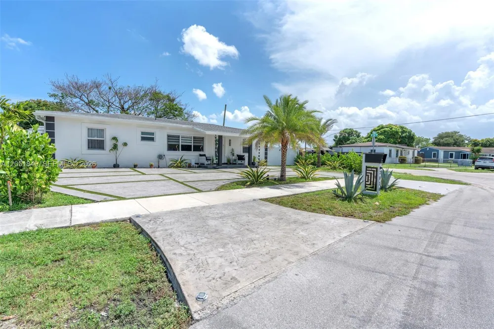 2830 NW 156th St Miami Gardens, FL 33054