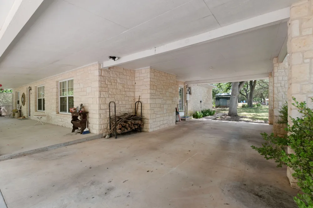 1208 Oak St Burnet, TX 78611