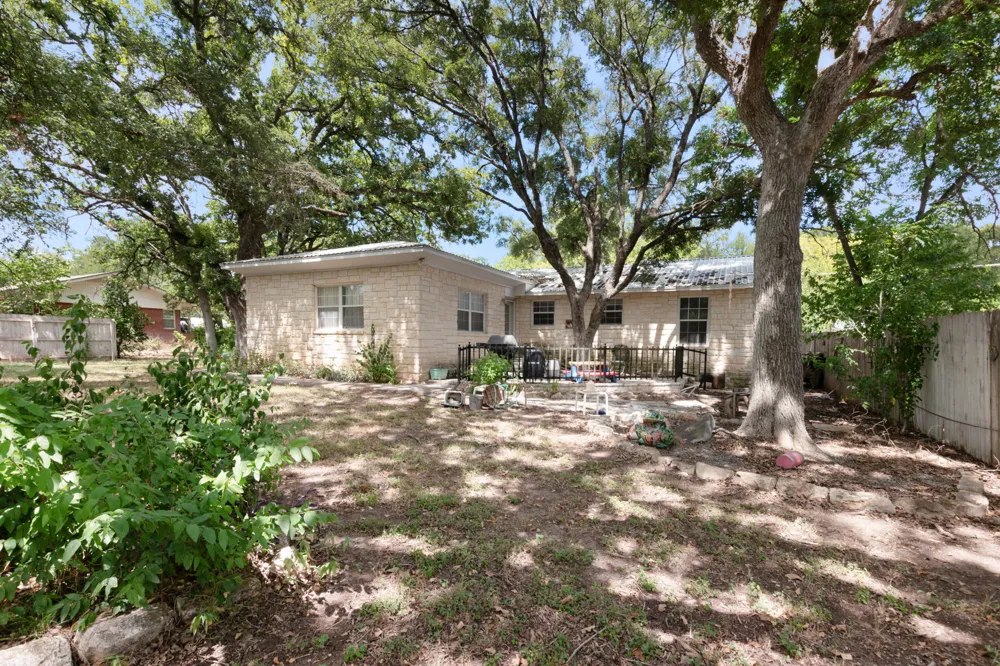 1208 Oak St Burnet, TX 78611