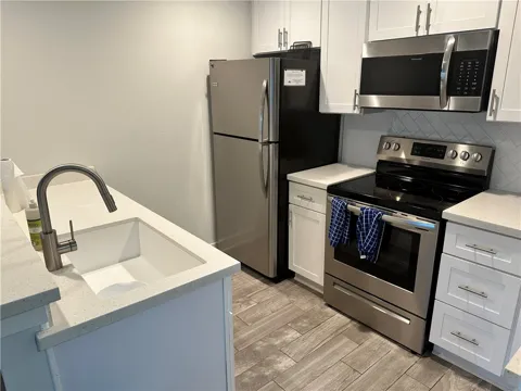 611 Lauderdale Drive #611