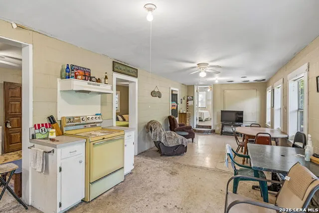 597 CR 90 B Gonzales, TX 78629