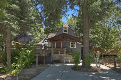 311 Hemlock