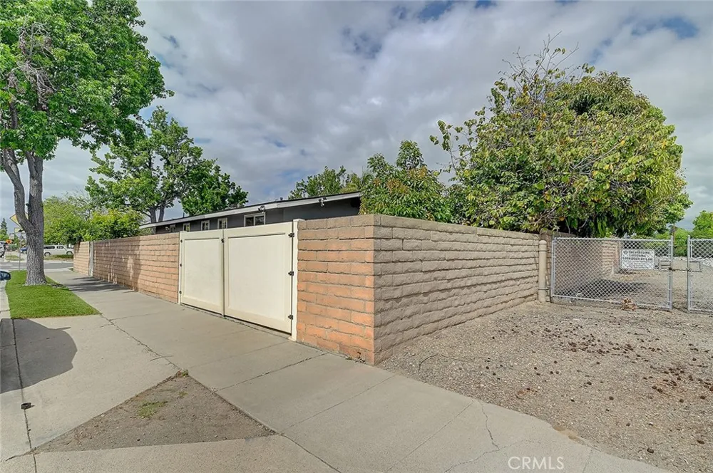 2044 W Spruce Avenue Orange, CA 92868