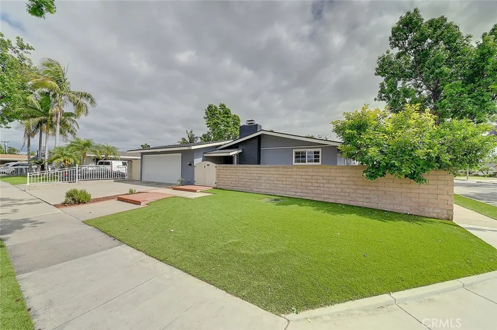 2044 W Spruce Avenue Orange, CA 92868