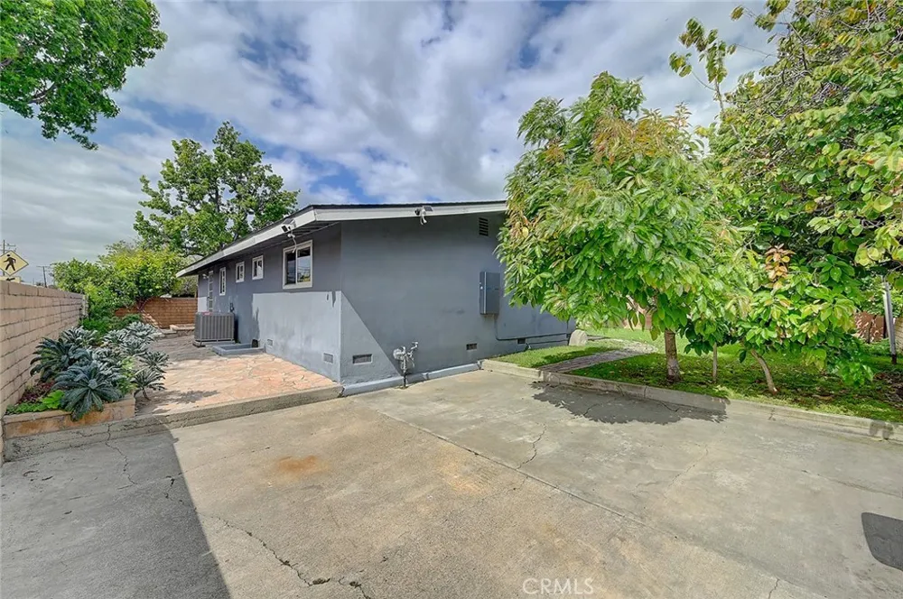 2044 W Spruce Avenue Orange, CA 92868