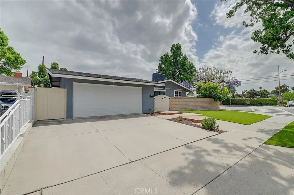 2044 W Spruce Avenue Orange, CA 92868