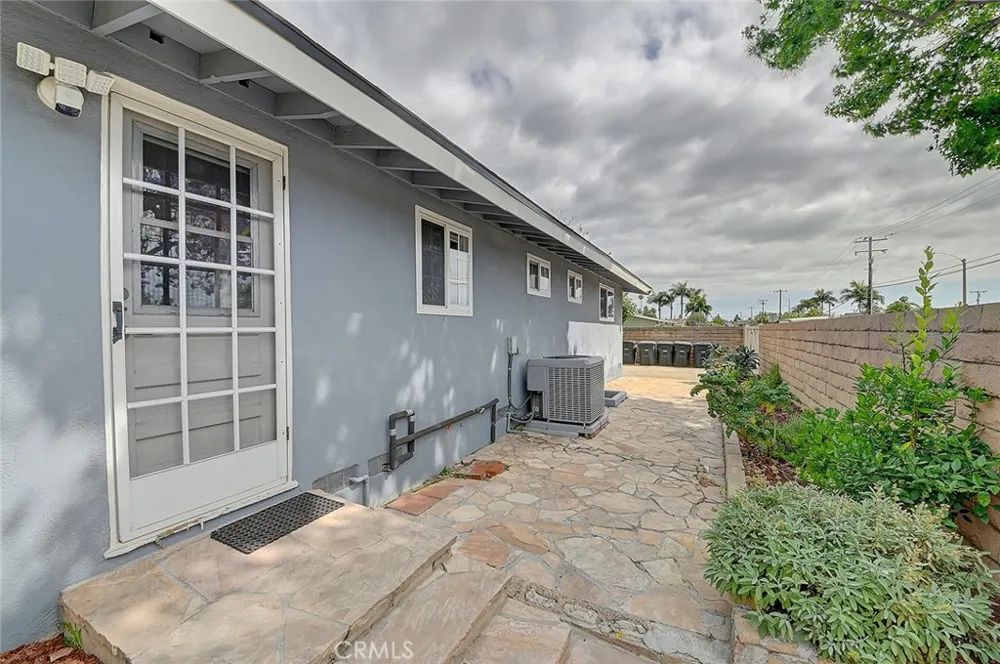 2044 W Spruce Avenue Orange, CA 92868