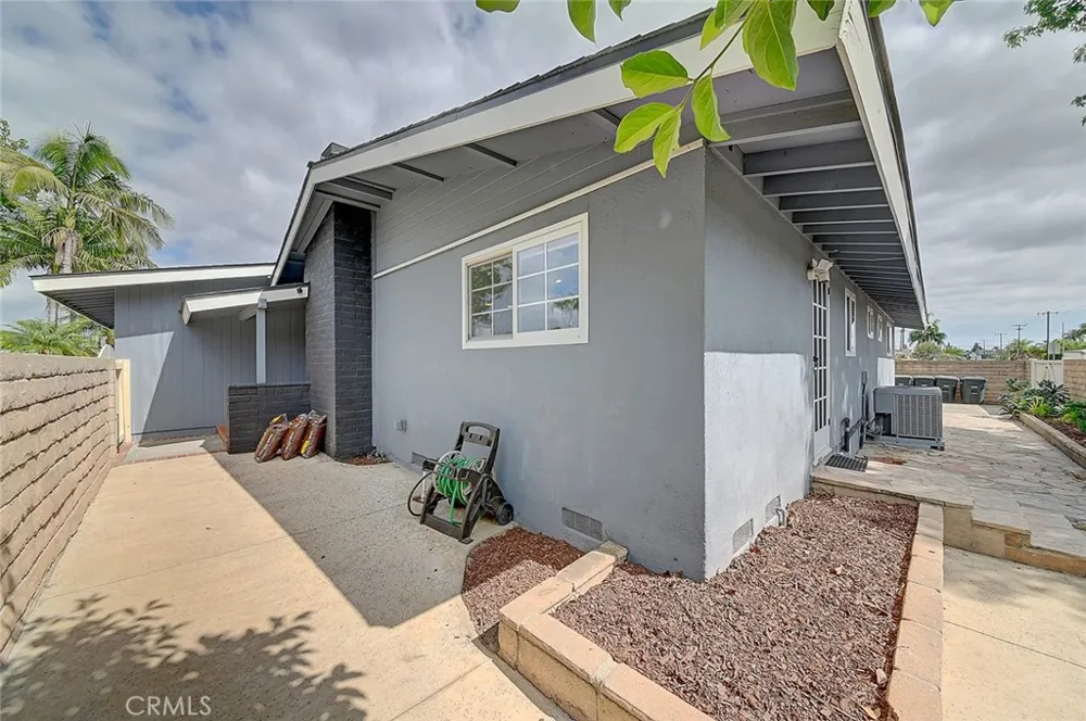 2044 W Spruce Avenue Orange, CA 92868