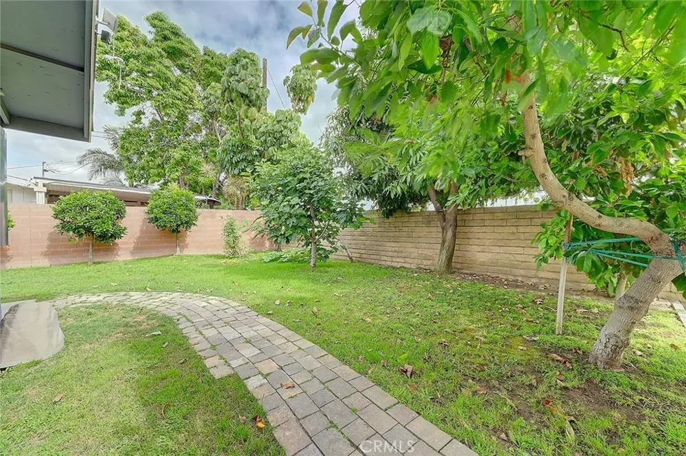 2044 W Spruce Avenue Orange, CA 92868