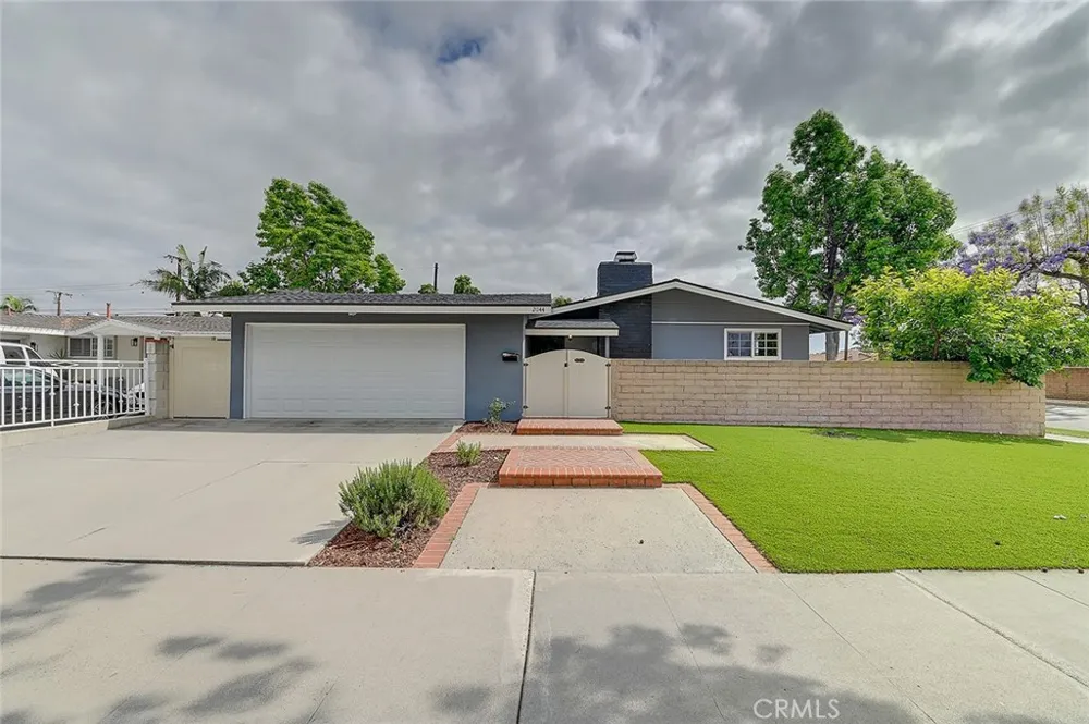 2044 W Spruce Avenue Orange, CA 92868
