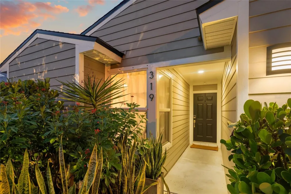 319 BEARDED OAKS CIRCLE Sarasota, FL 34232
