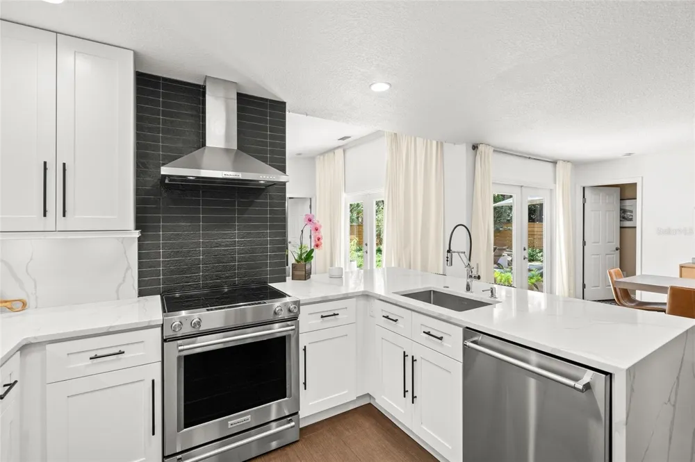 319 BEARDED OAKS CIRCLE Sarasota, FL 34232