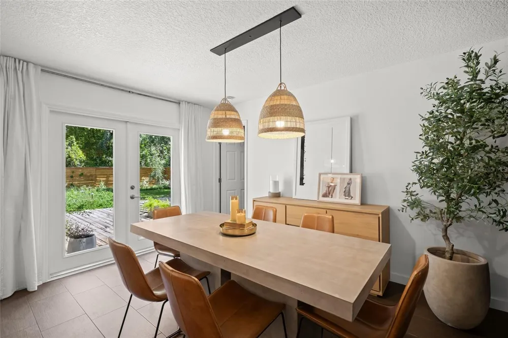 319 BEARDED OAKS CIRCLE Sarasota, FL 34232