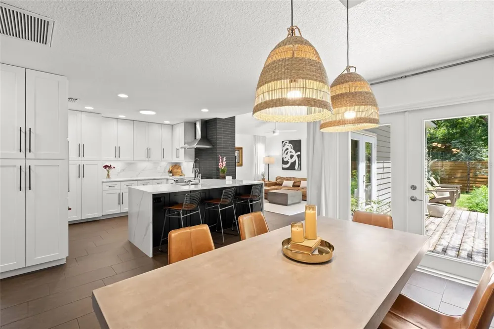 319 BEARDED OAKS CIRCLE Sarasota, FL 34232