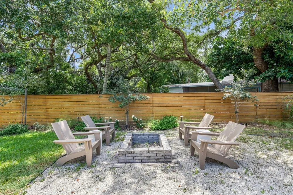 319 BEARDED OAKS CIRCLE Sarasota, FL 34232