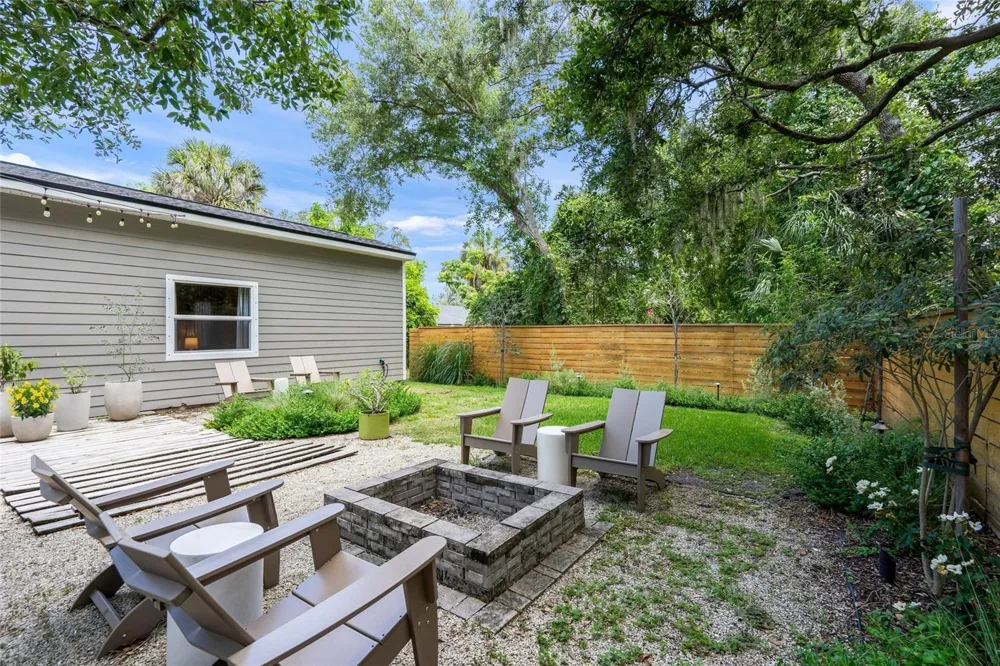 319 BEARDED OAKS CIRCLE Sarasota, FL 34232