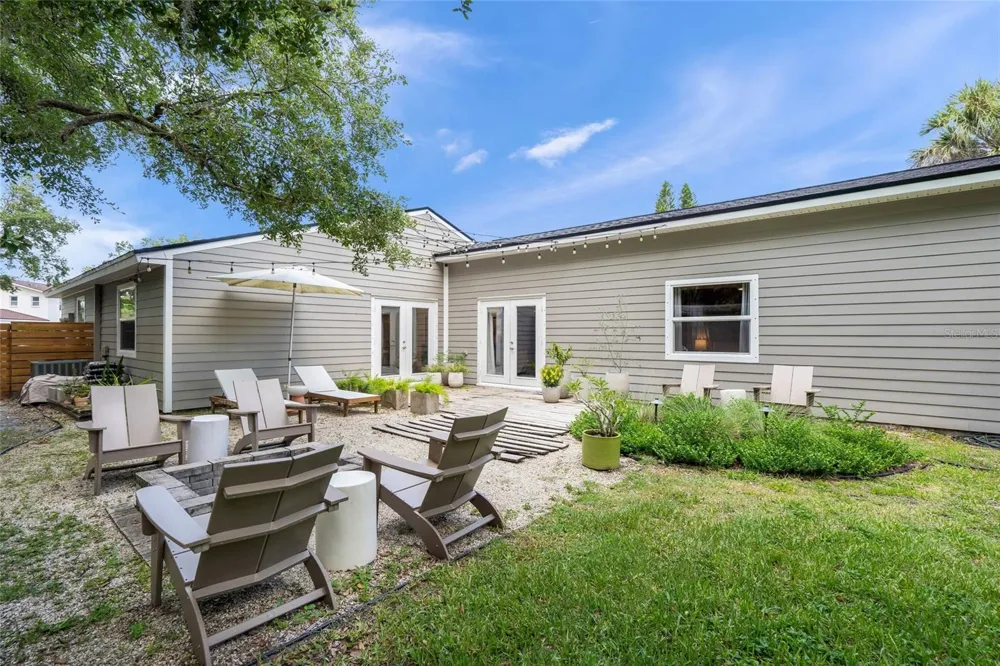319 BEARDED OAKS CIRCLE Sarasota, FL 34232