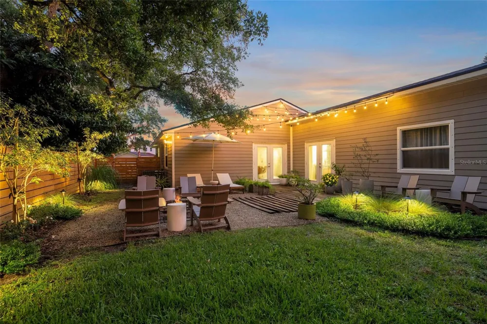 319 BEARDED OAKS CIRCLE Sarasota, FL 34232