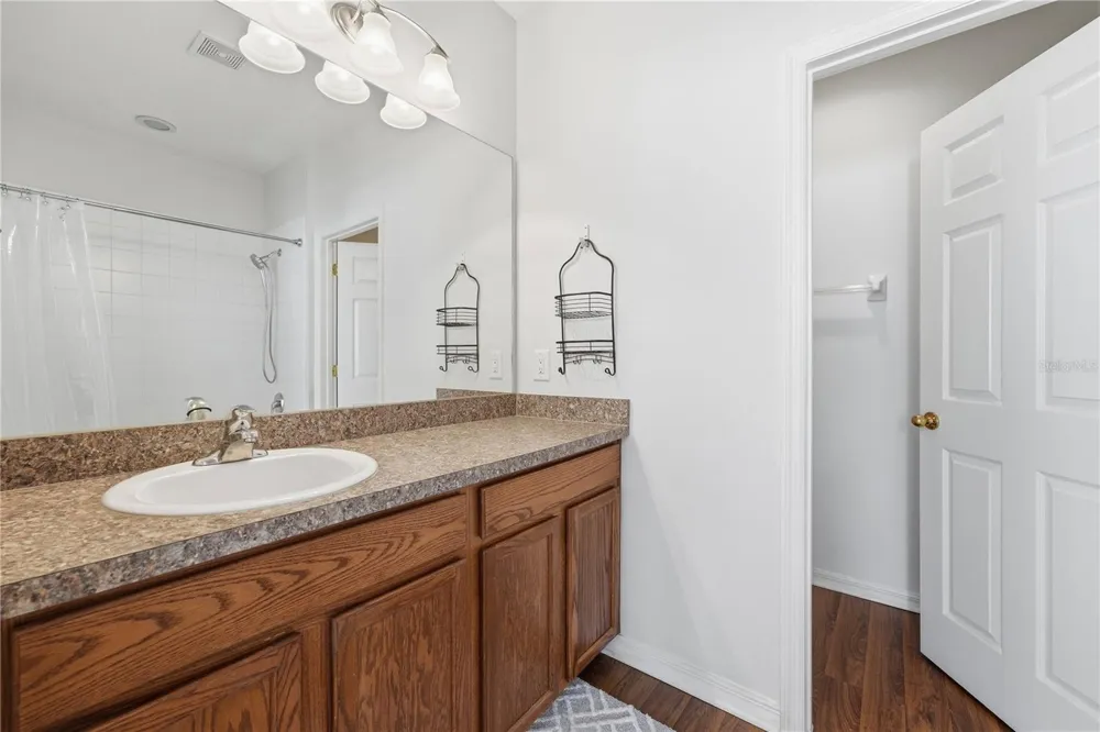 1346 GRANTHAM DRIVE Sarasota, FL 34234