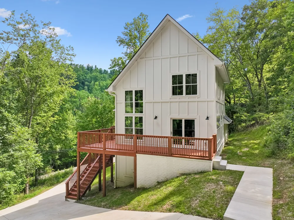 670 Harbor Dr Lancaster, TN 38569