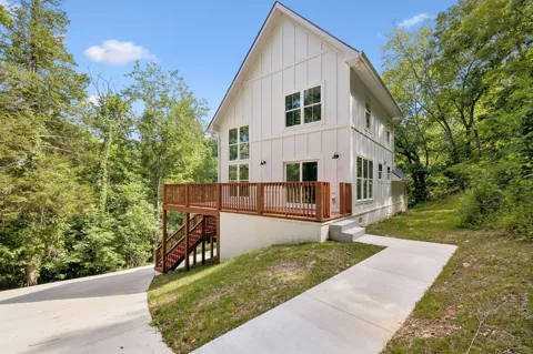 670 Harbor Dr