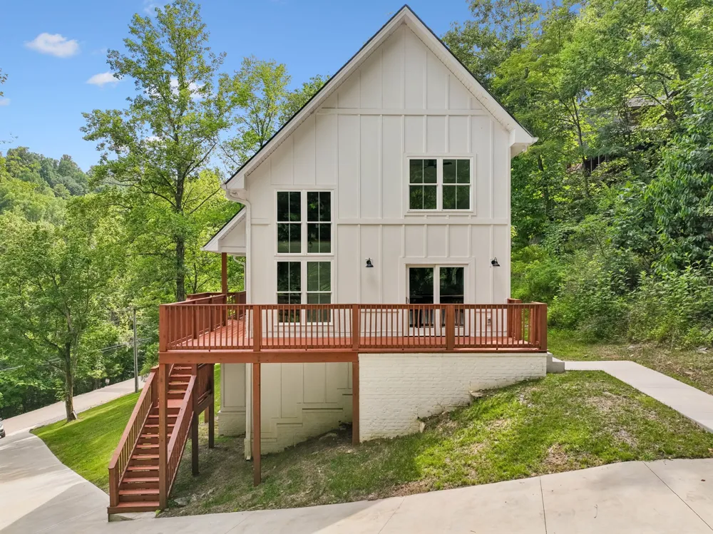 670 Harbor Dr Lancaster, TN 38569