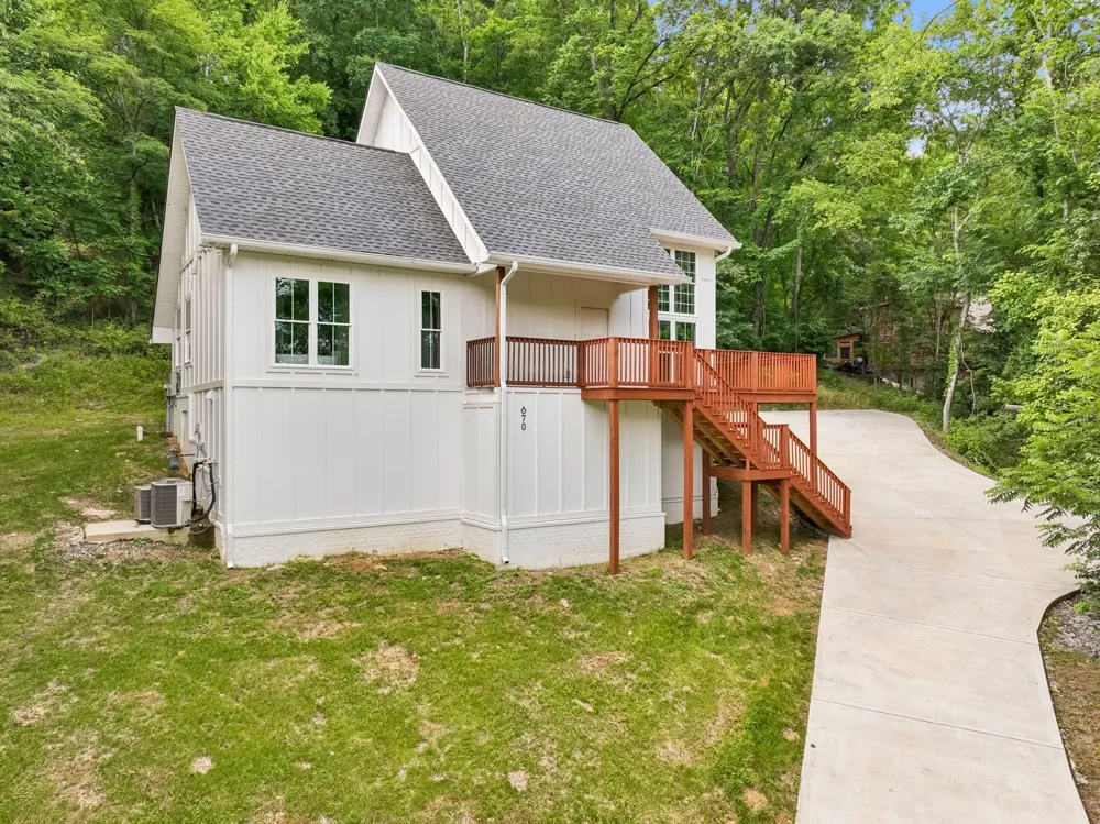 670 Harbor Dr Lancaster, TN 38569