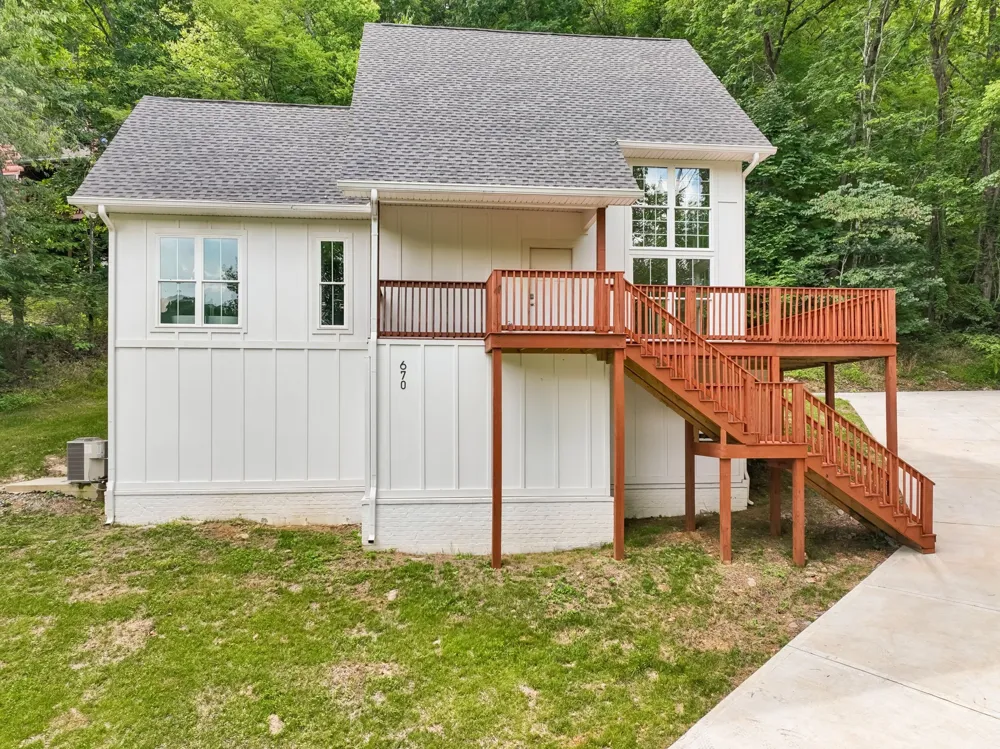 670 Harbor Dr Lancaster, TN 38569