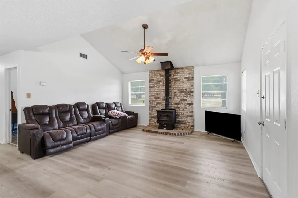 112 Spanish Trail Weatherford, TX 76088