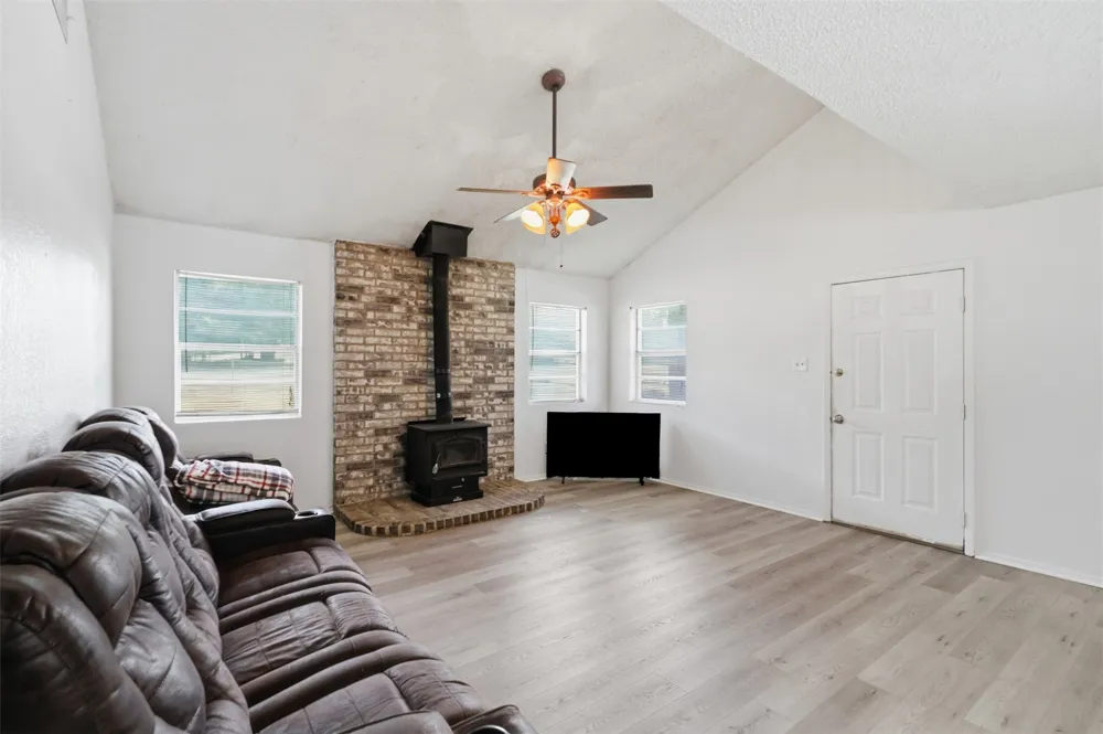 112 Spanish Trail Weatherford, TX 76088