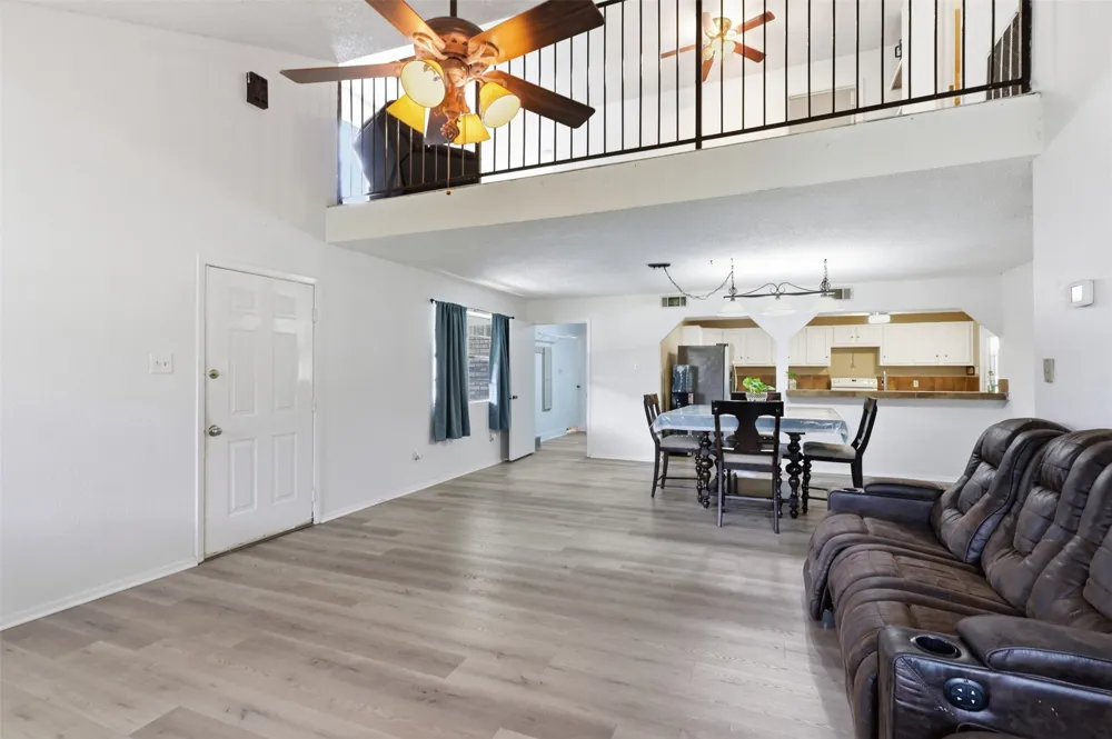 112 Spanish Trail Weatherford, TX 76088