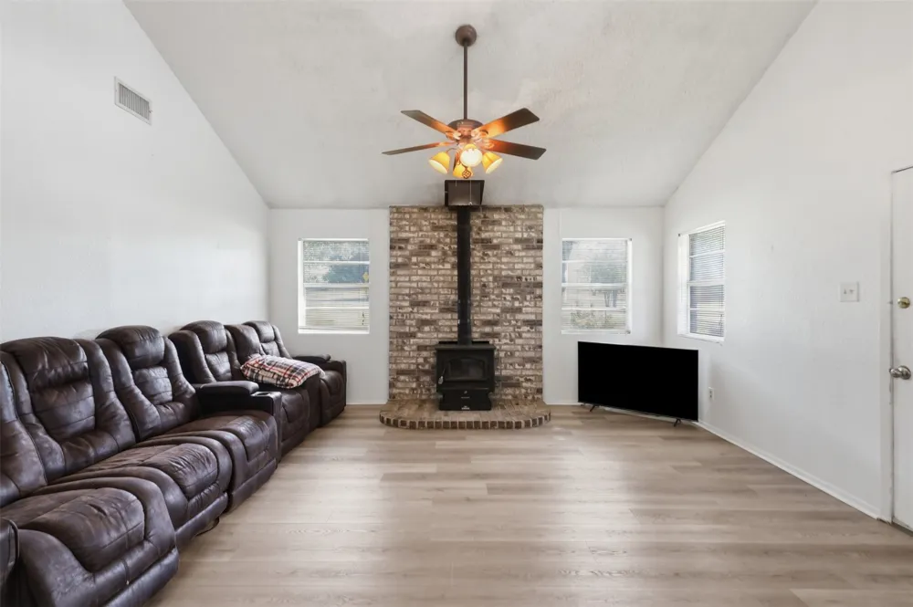 112 Spanish Trail Weatherford, TX 76088