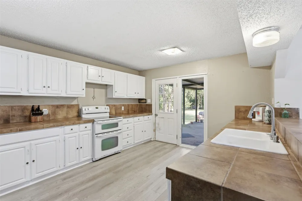 112 Spanish Trail Weatherford, TX 76088