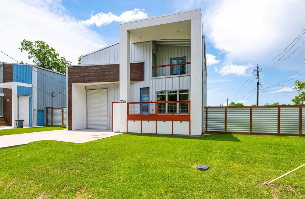 13149 W 6th Street Santa Fe, TX 77510