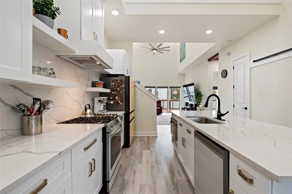 13149 W 6th Street Santa Fe, TX 77510