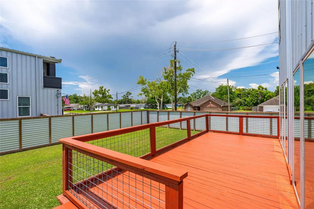 13149 W 6th Street Santa Fe, TX 77510