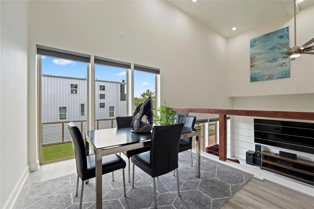13149 W 6th Street Santa Fe, TX 77510