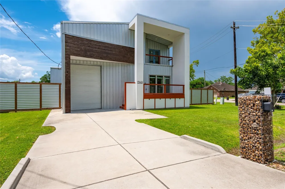 13149 W 6th Street Santa Fe, TX 77510